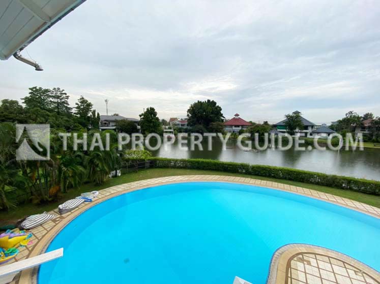 House with Private Pool in Bangnatrad 